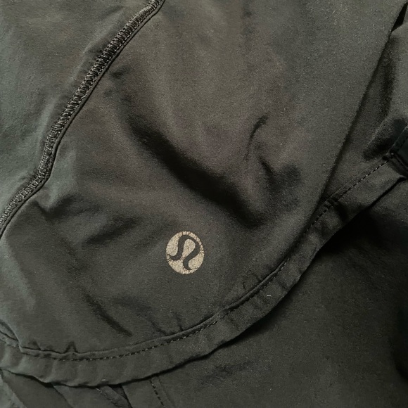 Lululemon Speed Shorts - Size 6 - Picture 4 of 4